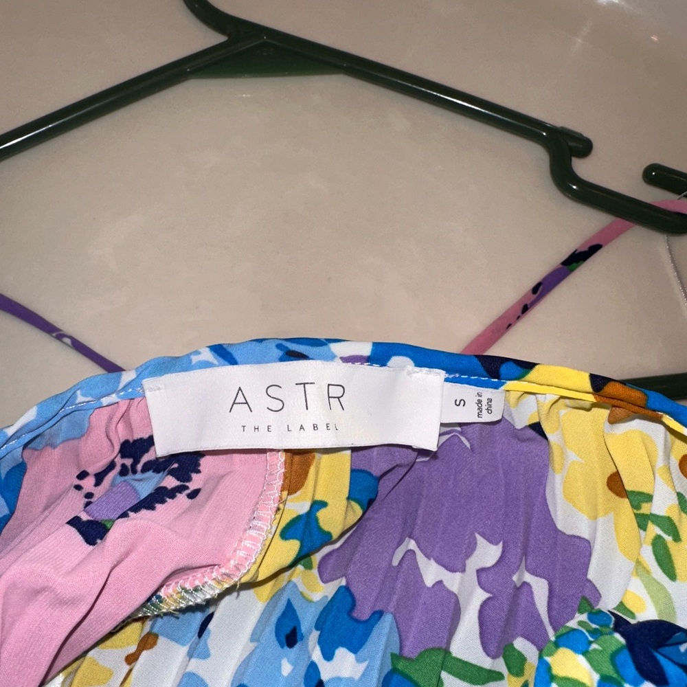 ASTR The Label Multicolor Bright Floral Pleated Midi Dress - Picture 6 of 7